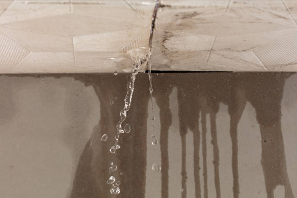 Professional Flood Damage Cleanup technician working in Banquete, TX